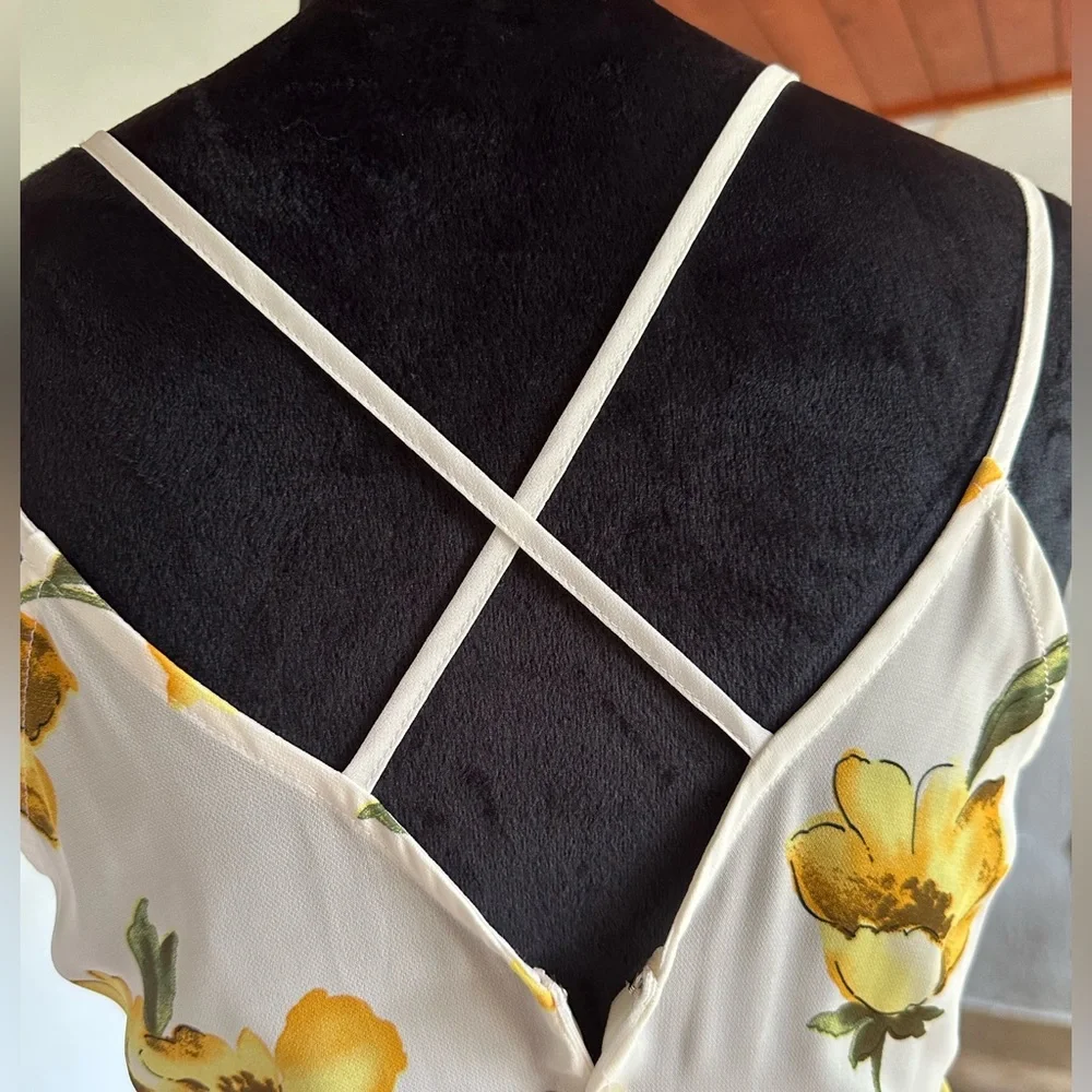 Hommage dress size S floral V cut crisscross straps on back - Picture 4 of 5